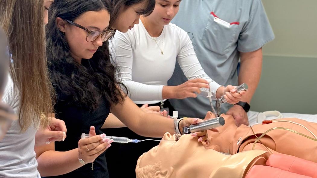 Michael Fazakas, Charge Technologist – RRT, leads students through an intubation simulation in the Critical Care Trauma Centre (CCTC)